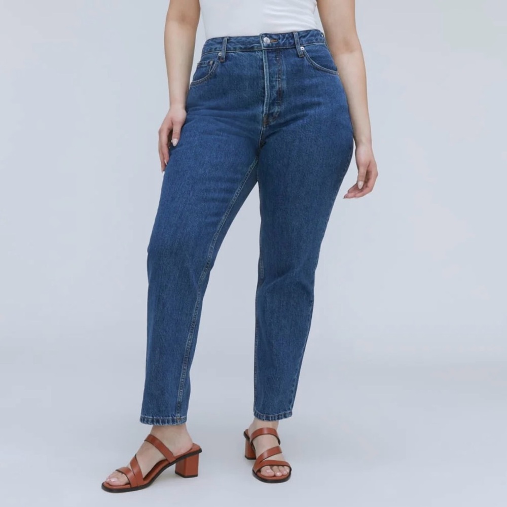 Everlane Women's Curvy ‘90s Cheeky Straight Jeans in Medium Blue